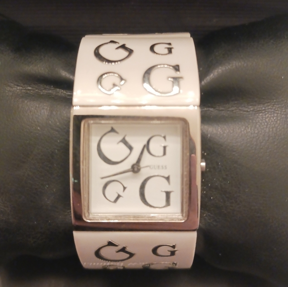 Guess Laquer Watch ⌚️ 😍😍 - Picture 6 of 8